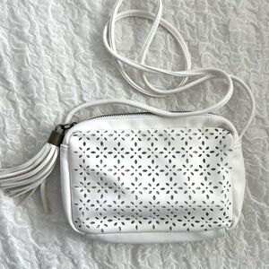 White hang bag/purse.